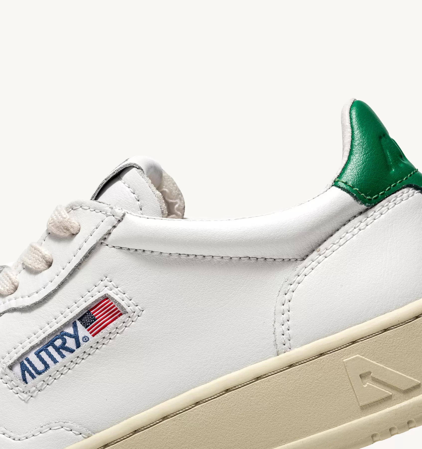Männer AUTRY Sneakers Medalist Low Aus Weissem Leder Mit Grun