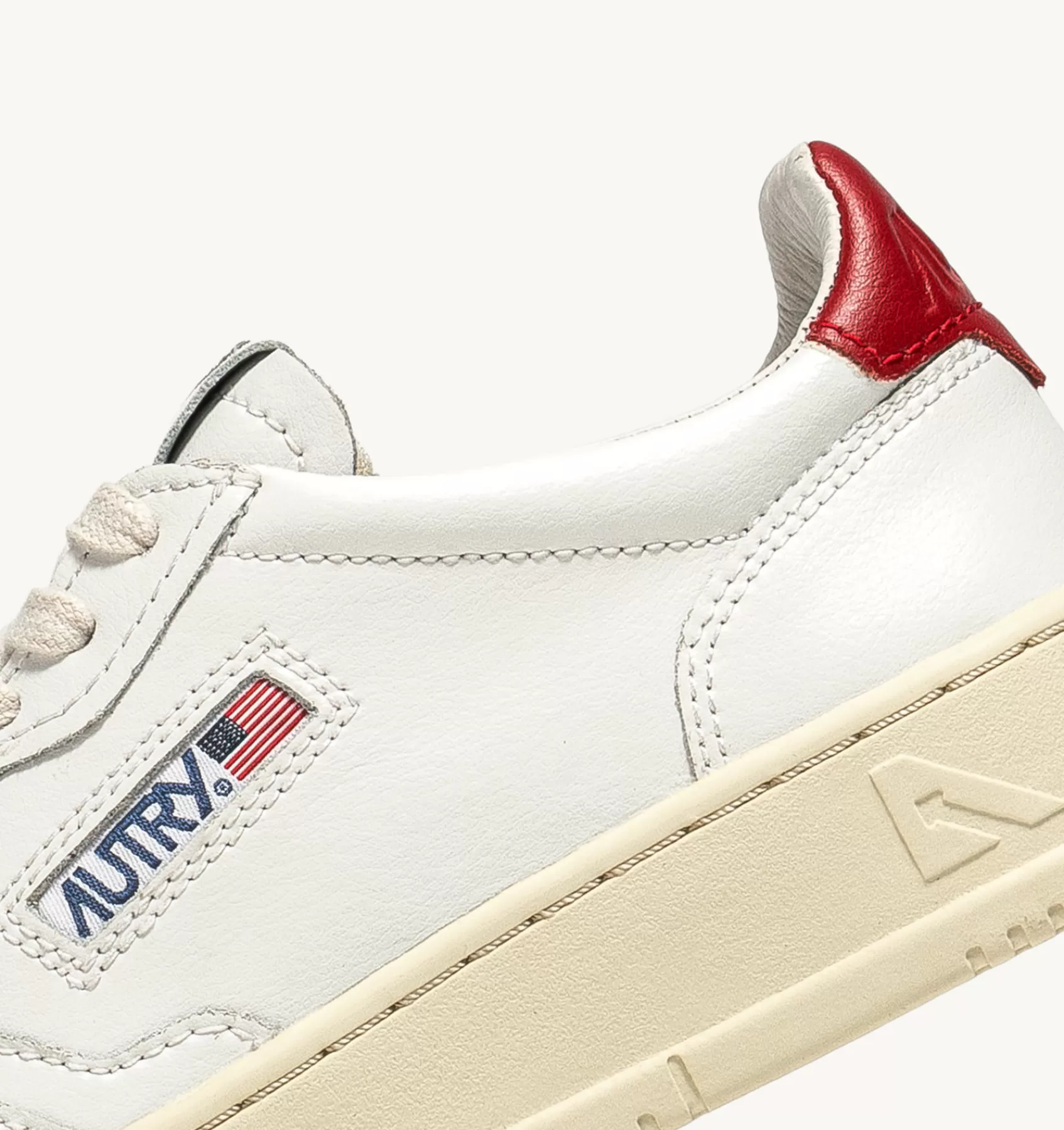 Männer AUTRY Sneakers Medalist Low Aus Weissem Leder Mit Rot