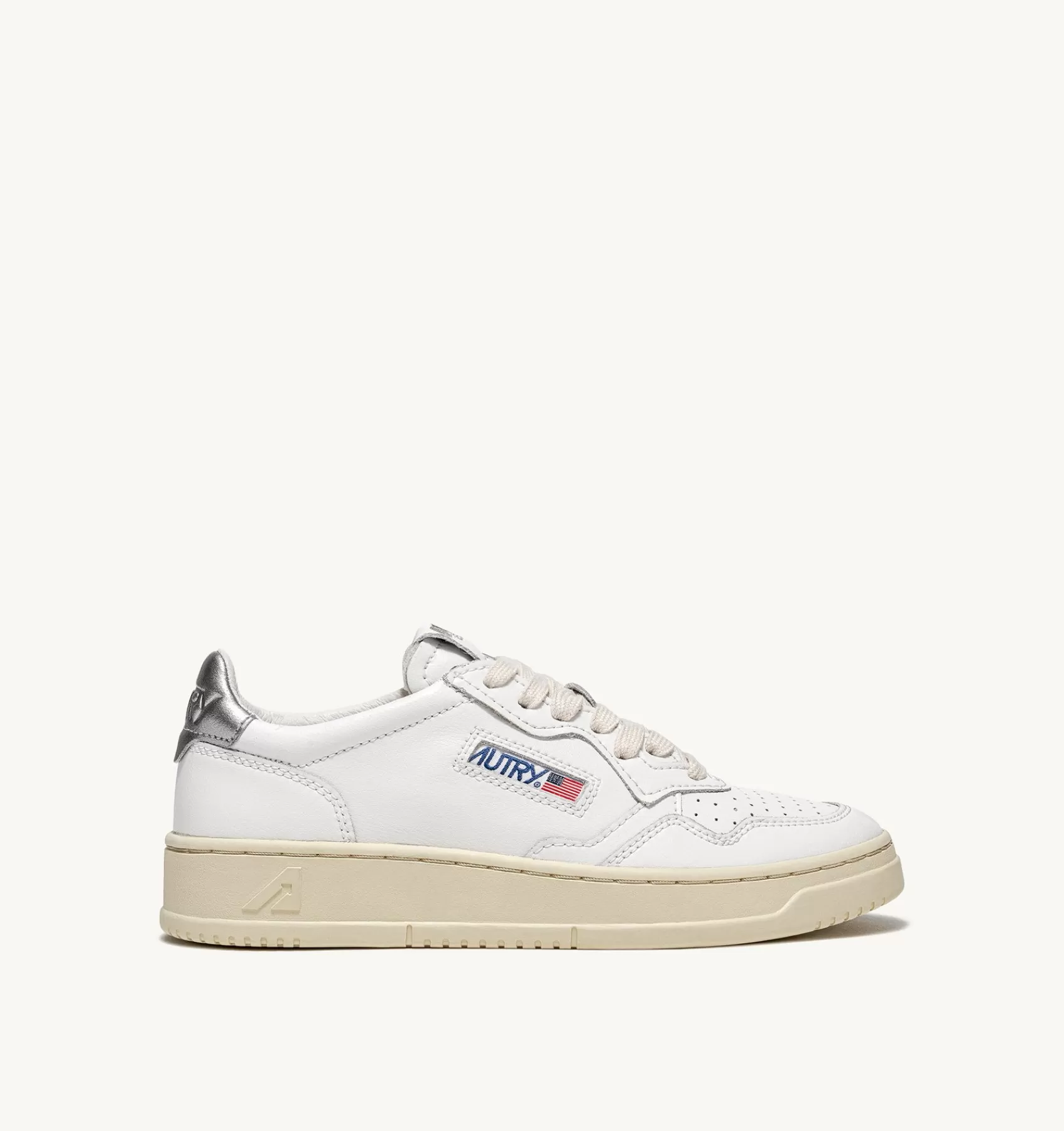 Männer AUTRY Sneakers Medalist Low Aus Weissem Leder Mit Silber