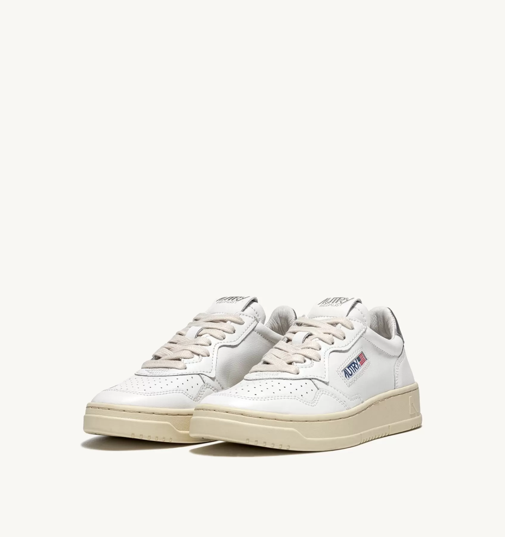 Männer AUTRY Sneakers Medalist Low Aus Weissem Leder Mit Silber