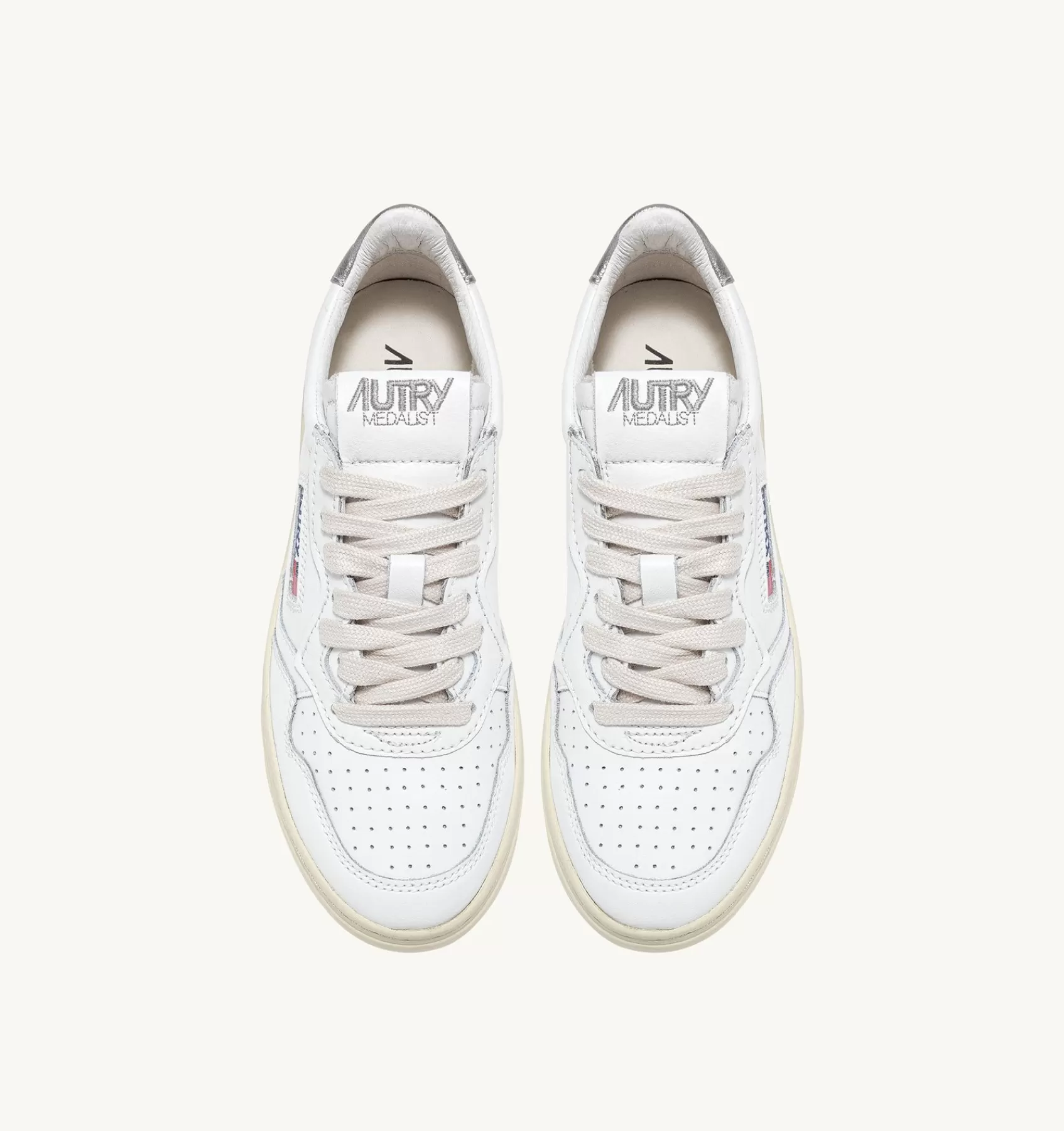 Frauen AUTRY Sneakers Medalist Low Aus Weissem Leder Mit Silber