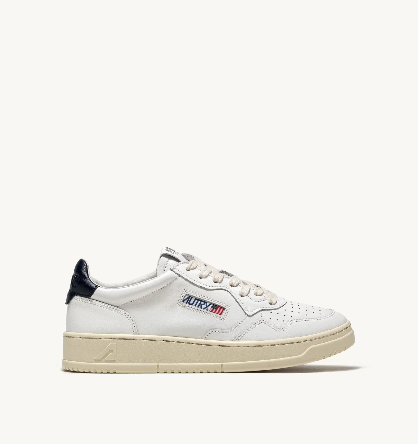 Frauen AUTRY Sneakers Medalist Low Aus Weissem Leder Mit Space