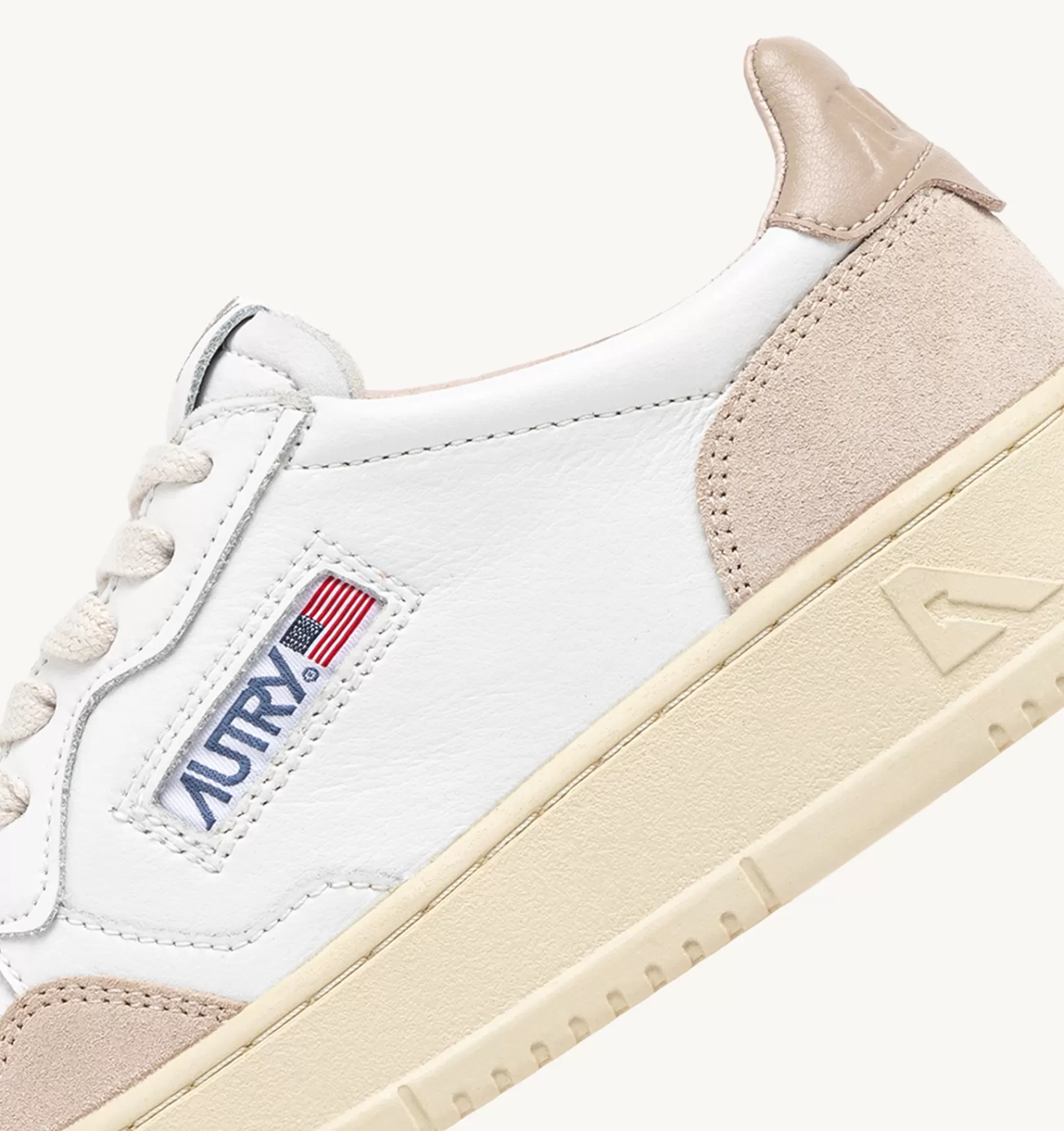 Frauen AUTRY Sneakers Medalist Low Aus Weissem Leder Und Mit Beige Und Beigem Wildleder