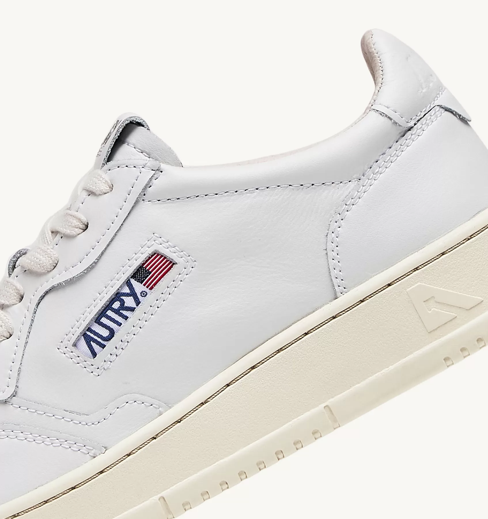 Männer AUTRY Sneakers Medalist Low Aus Weissem Leder Und Mit Draw Action Aufdruck