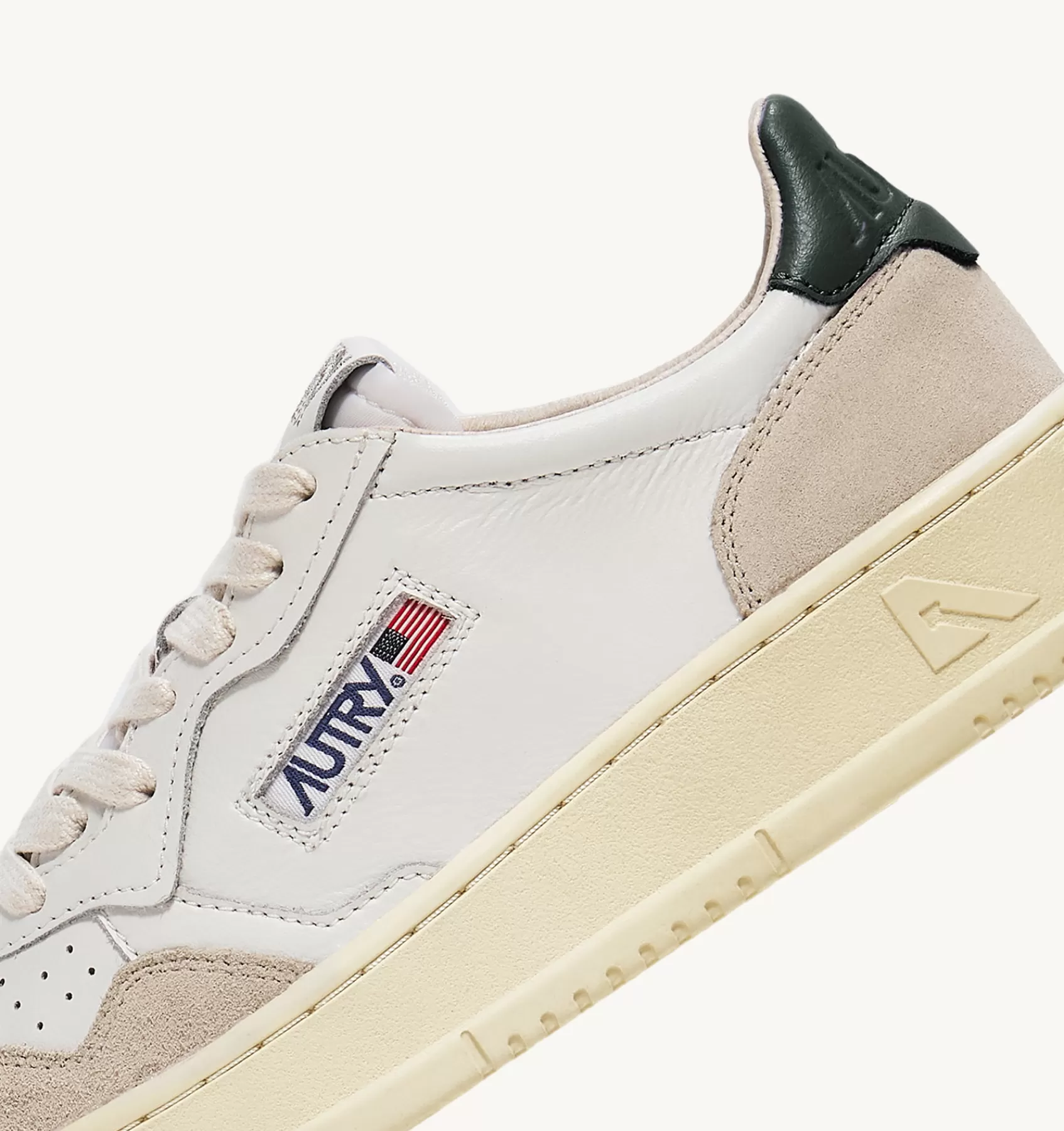 Männer AUTRY Sneakers Medalist Low Aus Wildleder Und Leder In Weiss Und Mount