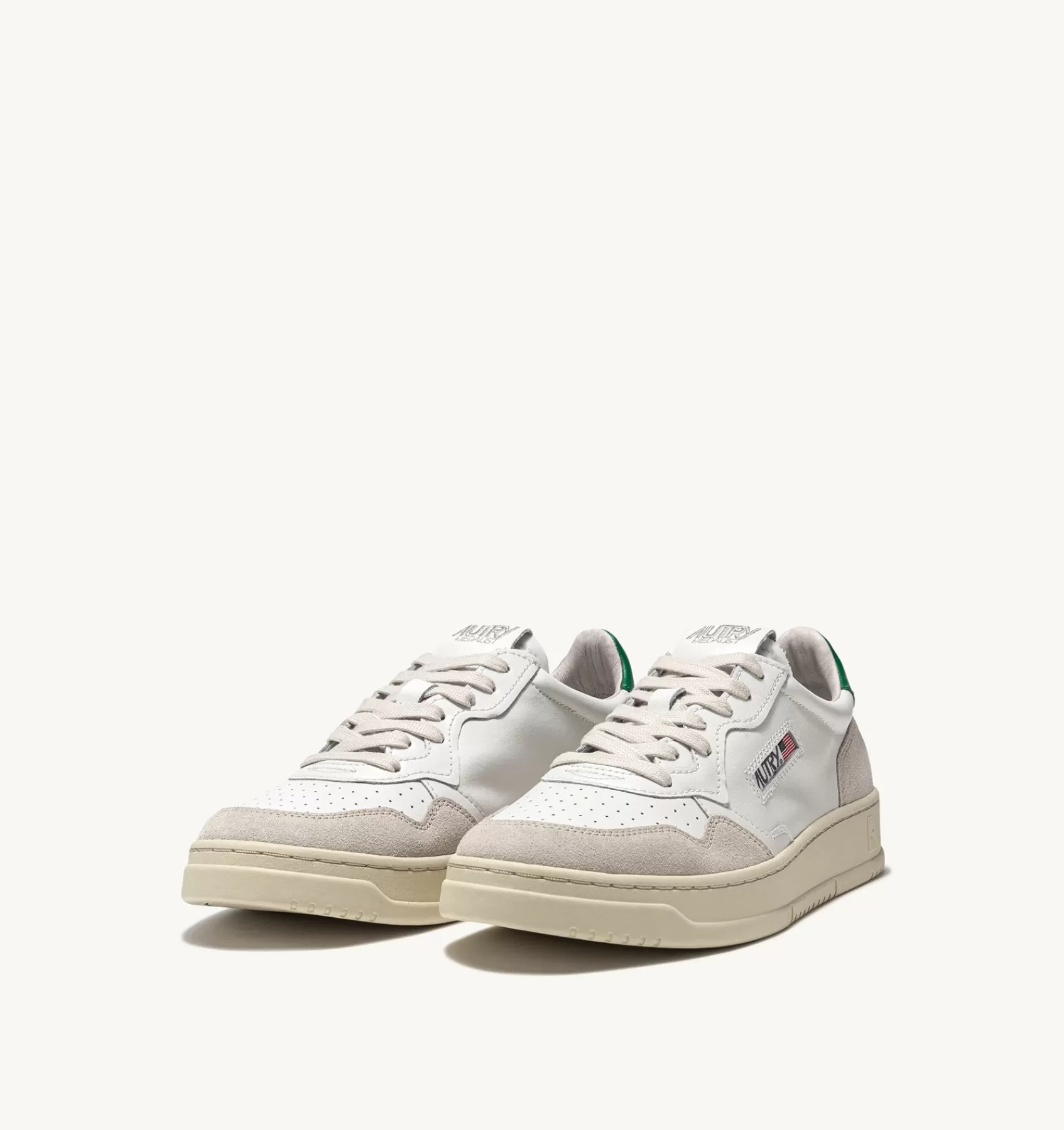 Männer AUTRY Sneakers Medalist Low Aus Wildleder Und Weissem Leder Mit Amazonasgrun