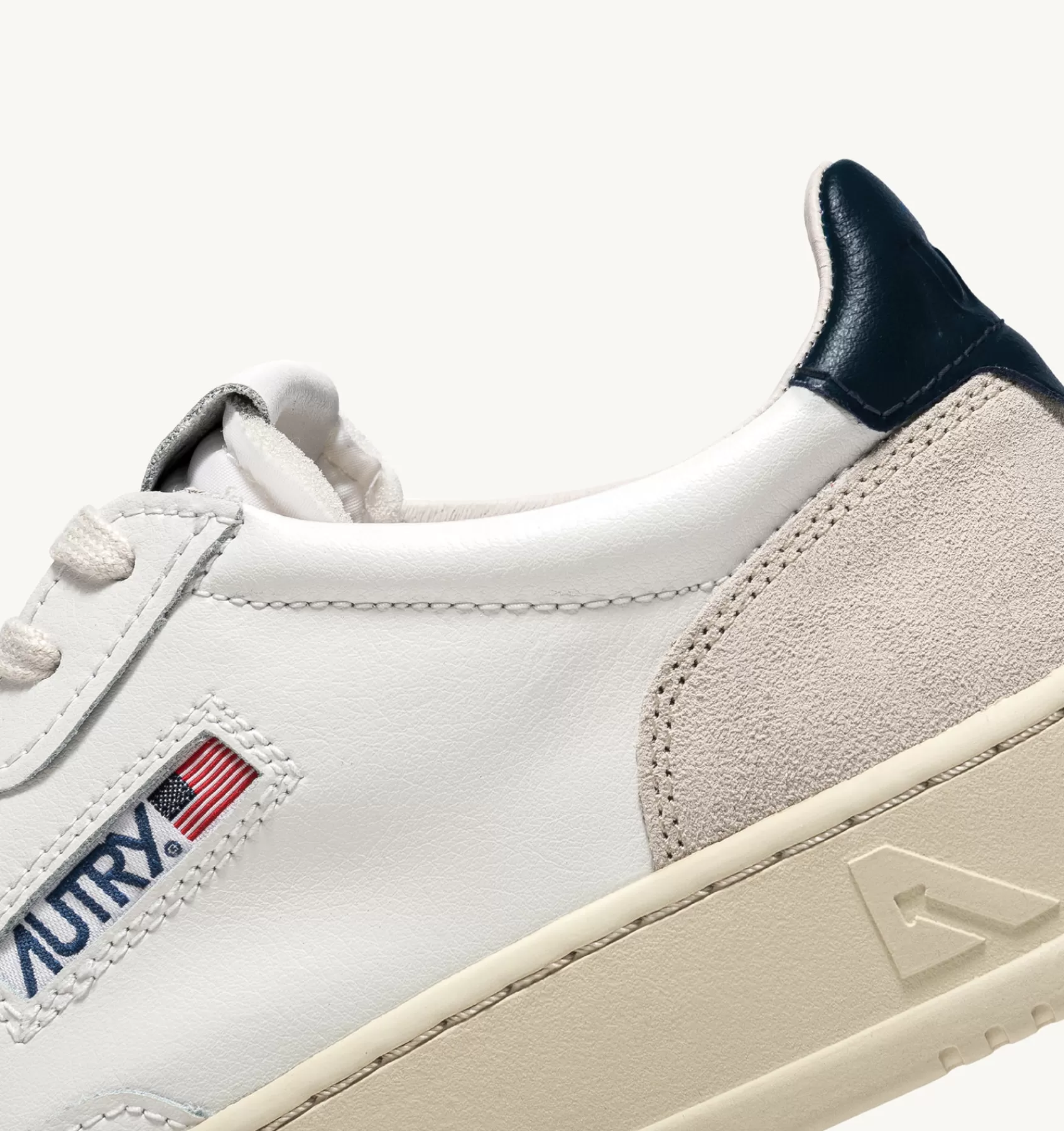 Männer AUTRY Sneakers Medalist Low Aus Wildleder Und Weissem Leder Mit Blau