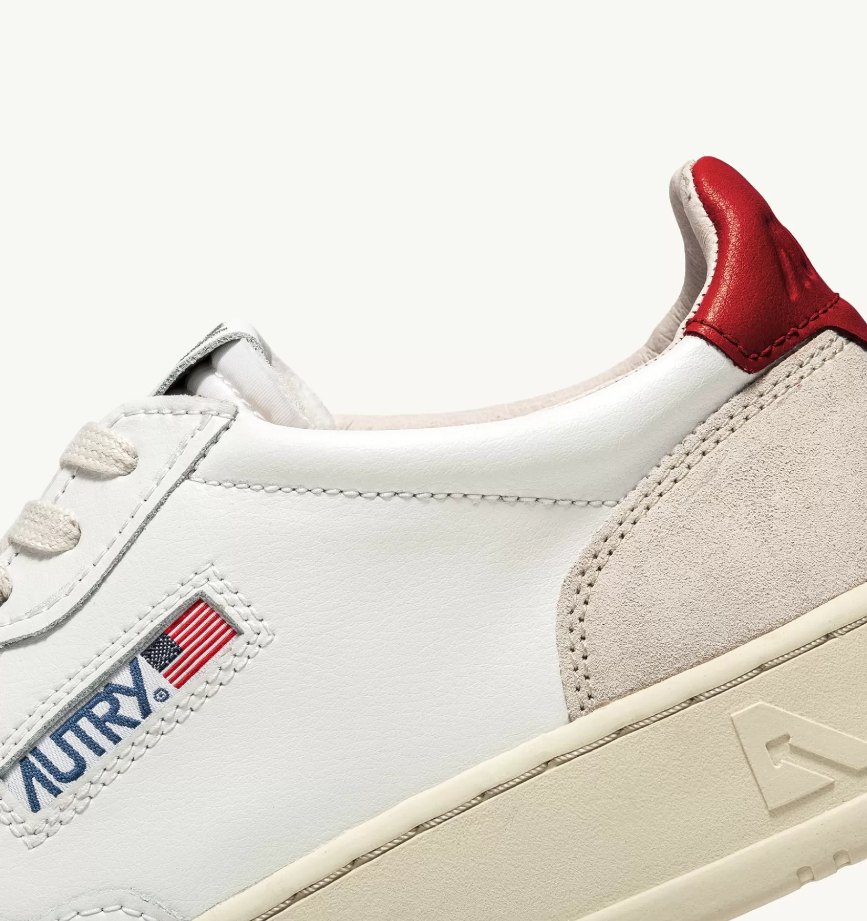 Männer AUTRY Sneakers Medalist Low Aus Wildleder Und Weissem Leder Mit Rot