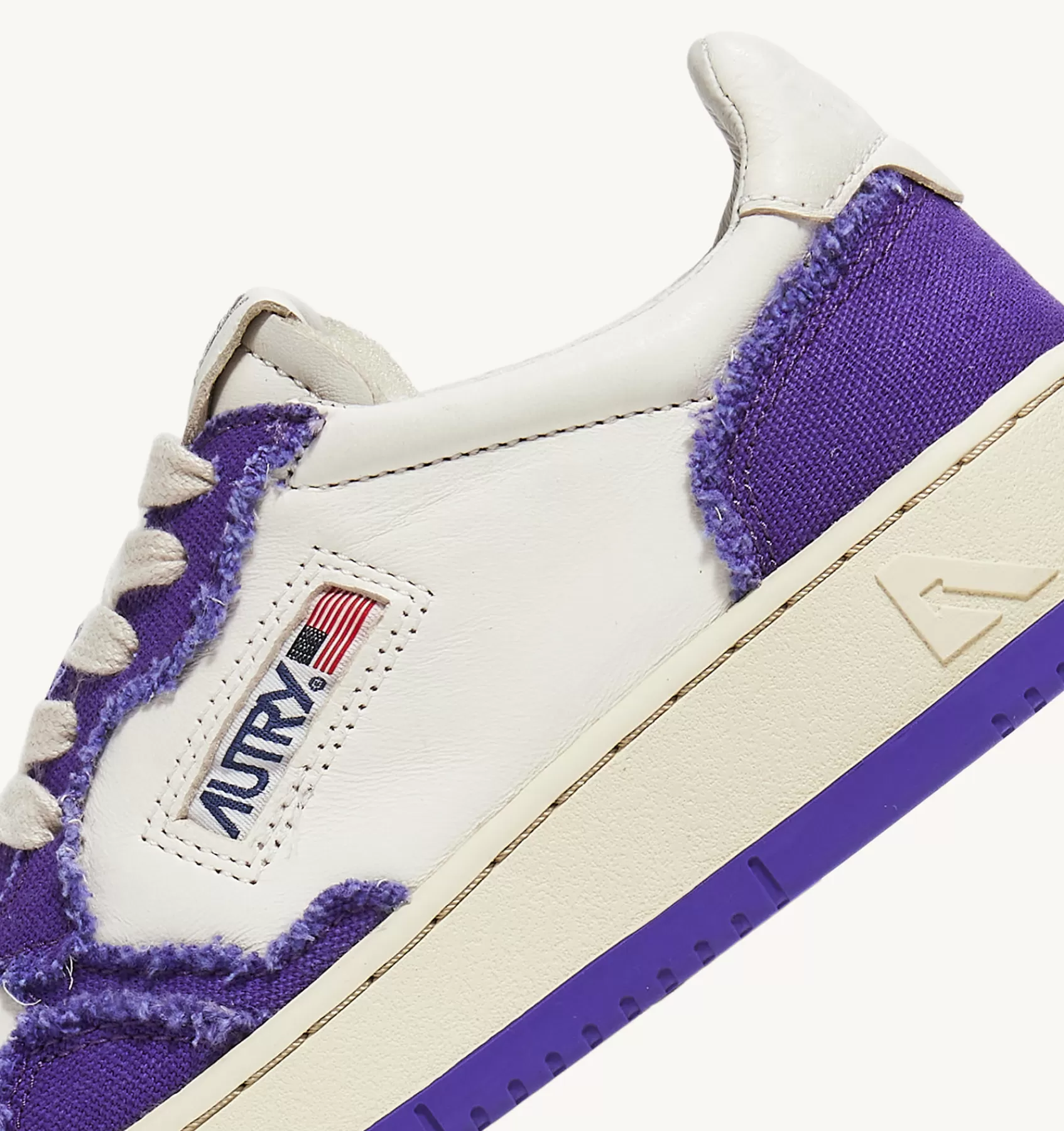 Frauen AUTRY Sneakers Medalist Low Aus Ziegenleder Und Canvas In Weiss Und Lila
