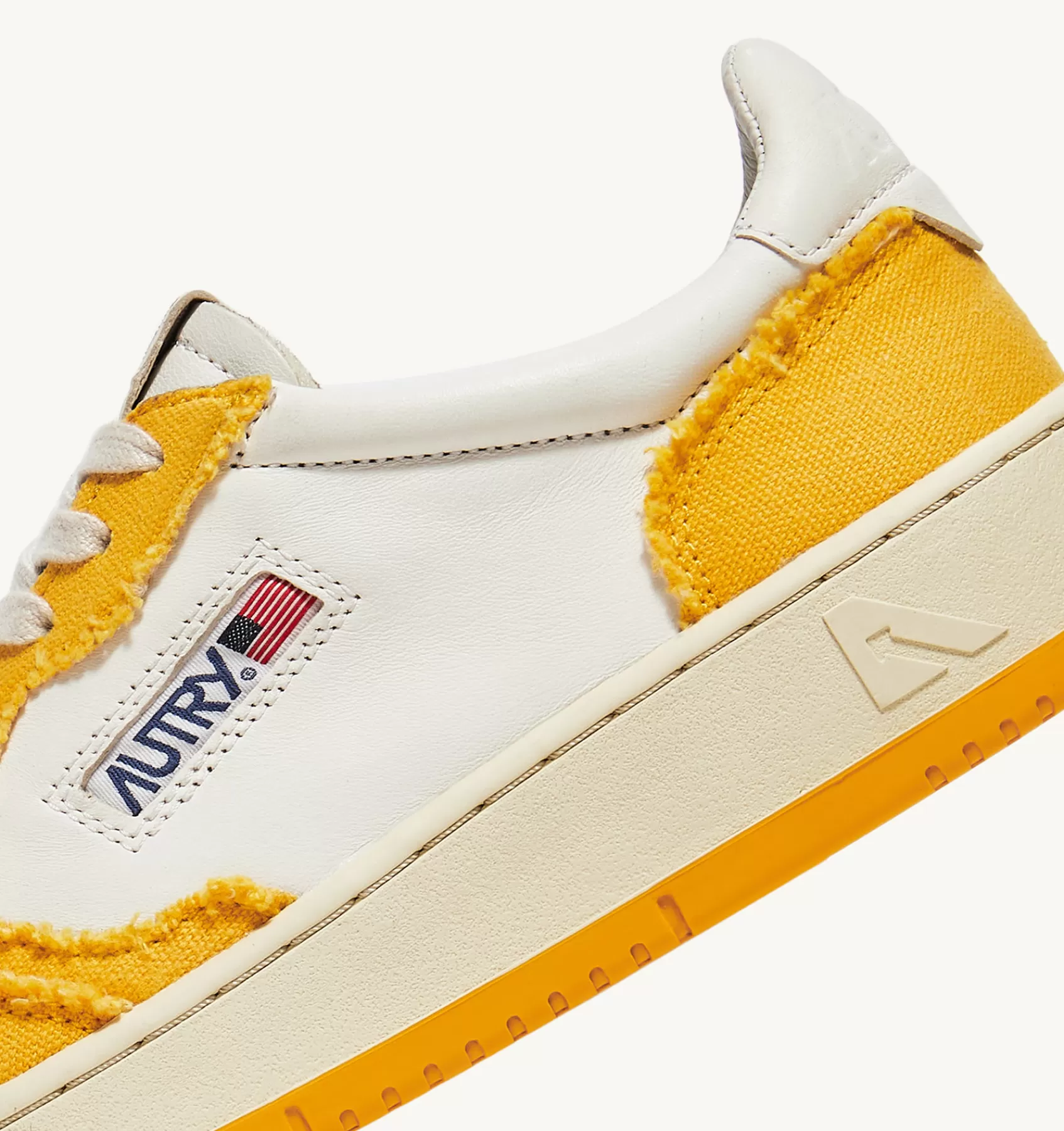 Frauen AUTRY Sneakers Medalist Low Aus Ziegenleder Und Canvas In Weiss Und Mango