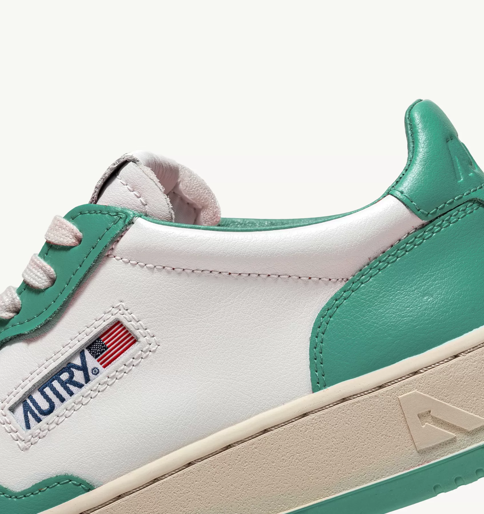 Männer AUTRY Sneakers Medalist Low Aus Zweifarbigem Leder In Weiss Und Malachi