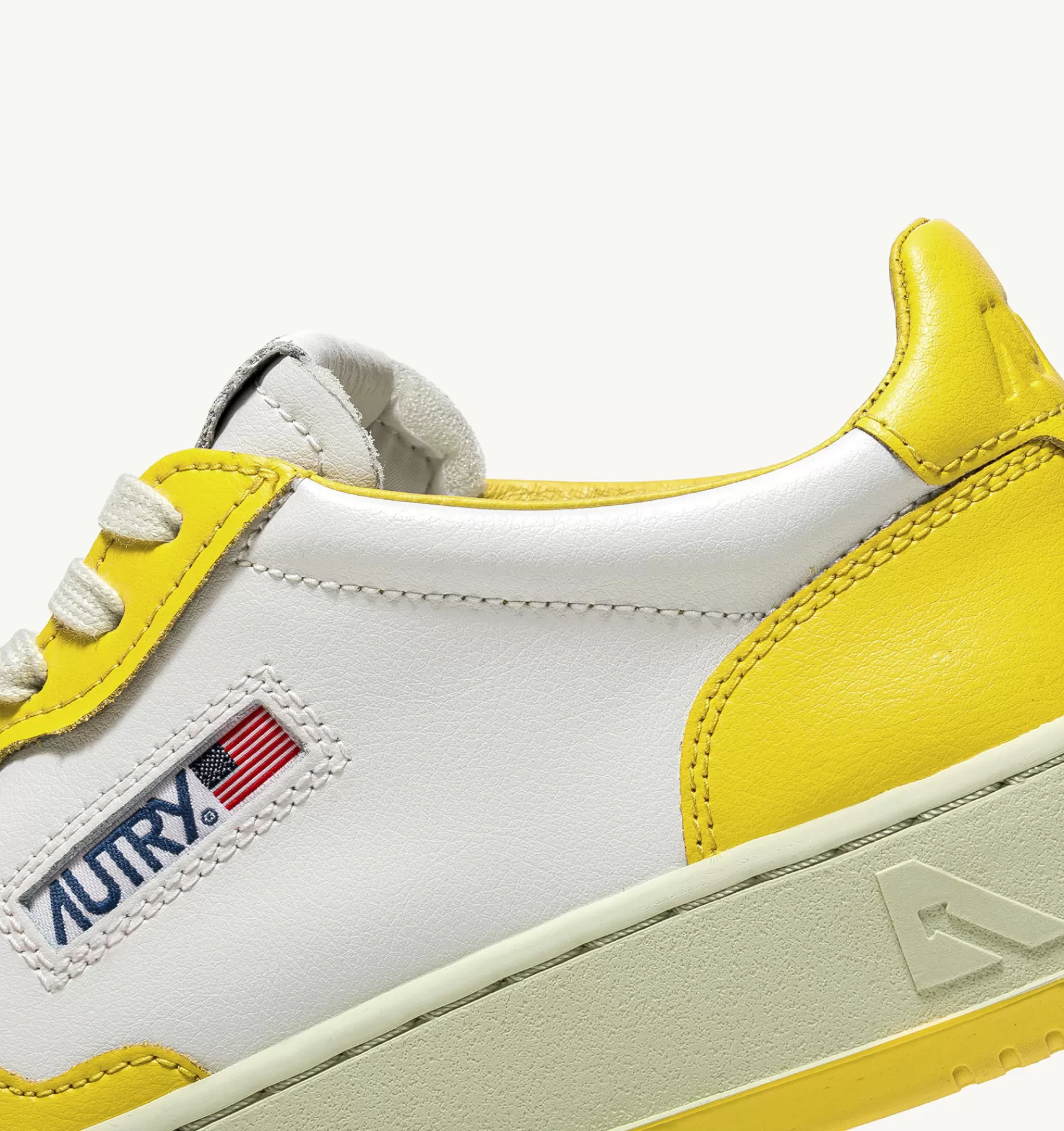 Frauen AUTRY Sneakers Medalist Low Aus Zweifarbigem Leder Weiss Und Gelb