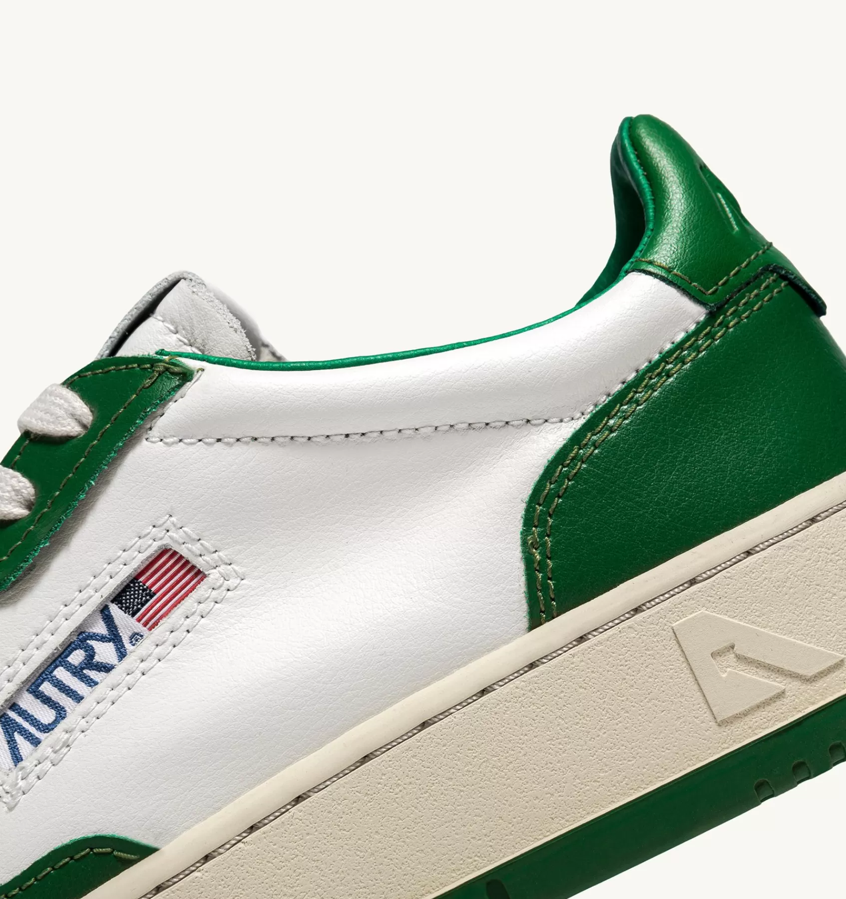 Männer AUTRY Sneakers Medalist Low Aus Zweifarbigem Leder Weiss Und Grun