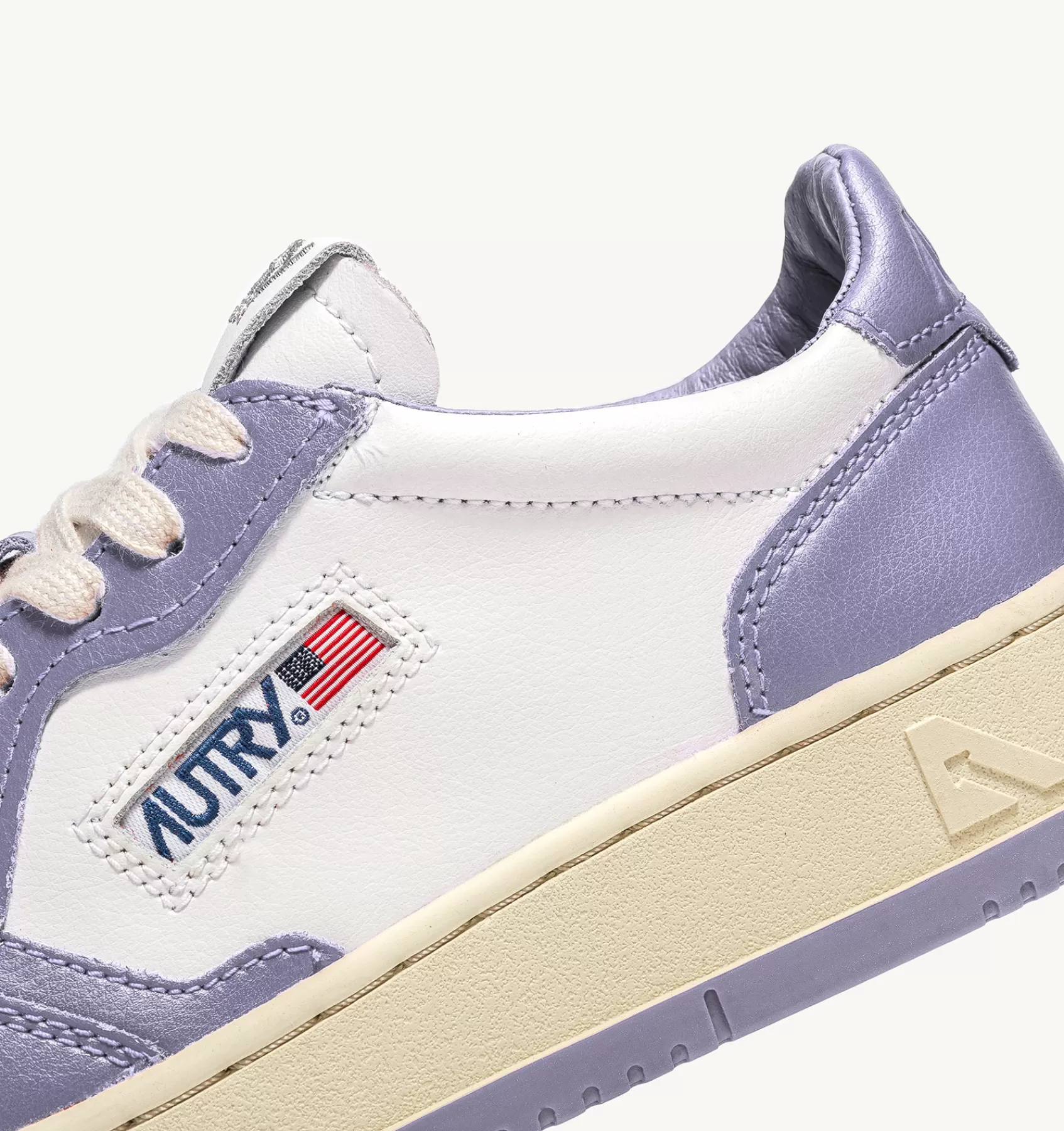 Männer AUTRY Sneakers Medalist Low Aus Zweifarbigem Leder Weiss Und Lavendel