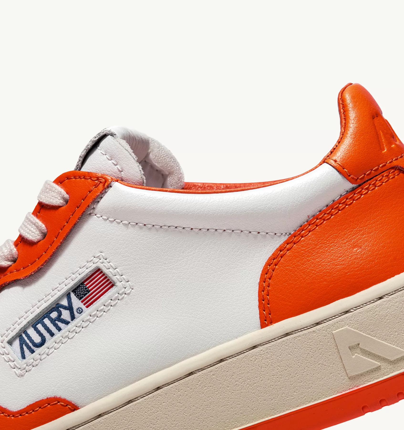 Männer AUTRY Sneakers Medalist Low Aus Zweifarbigem Leder Weiss Und Orangerot