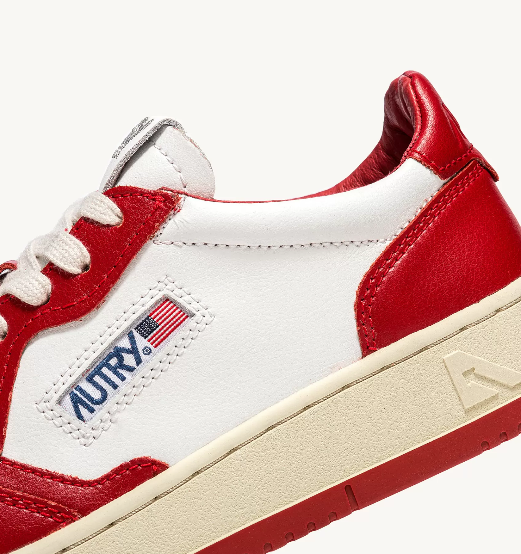 Männer AUTRY Sneakers Medalist Low Aus Zweifarbigem Leder Weiss Und Rot