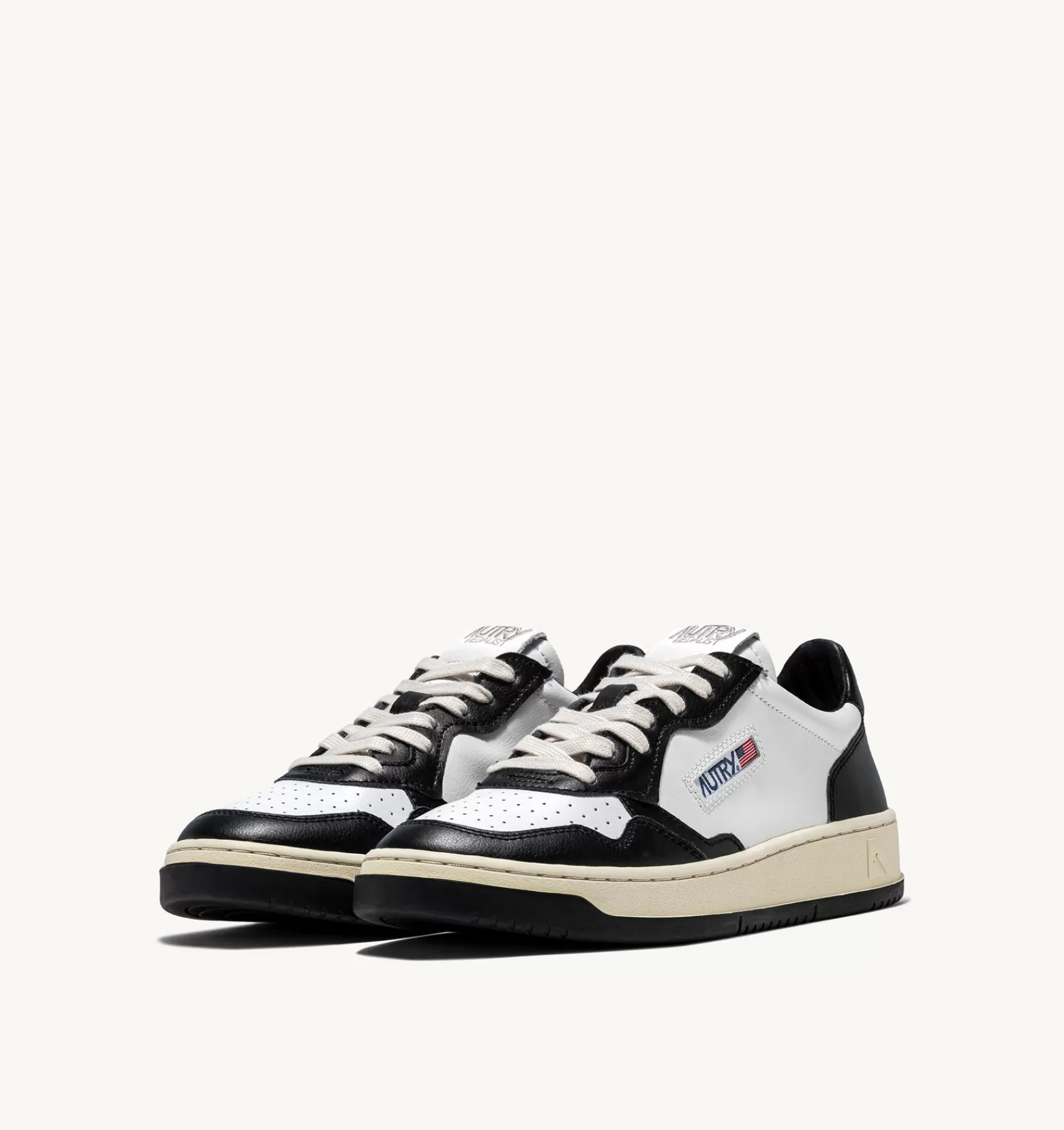 Männer AUTRY Sneakers Medalist Low Aus Zweifarbigem Leder Weiss Und Schwarz