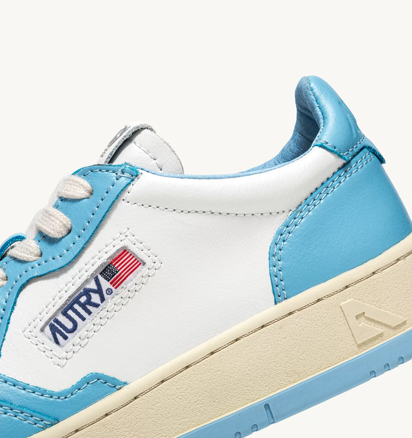 Männer AUTRY Sneakers Medalist Low Aus Zweifarbigem Leder Weiss Und Sea
