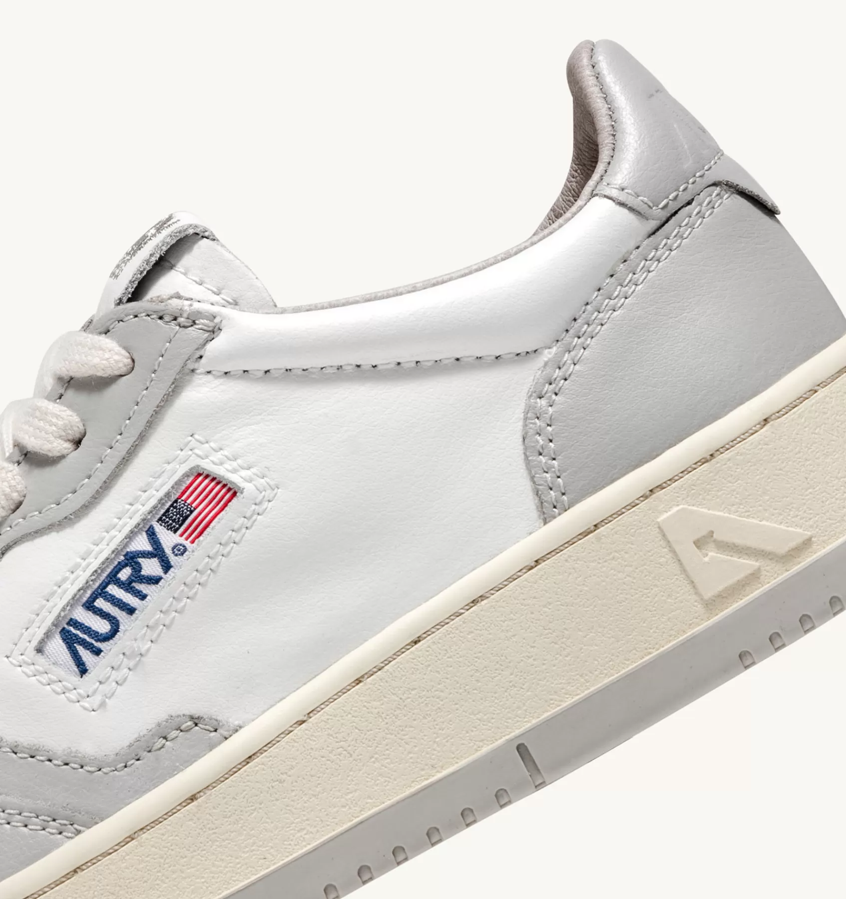 Männer AUTRY Sneakers Medalist Low Aus Zweifarbigem Leder Weiss Und Vapor