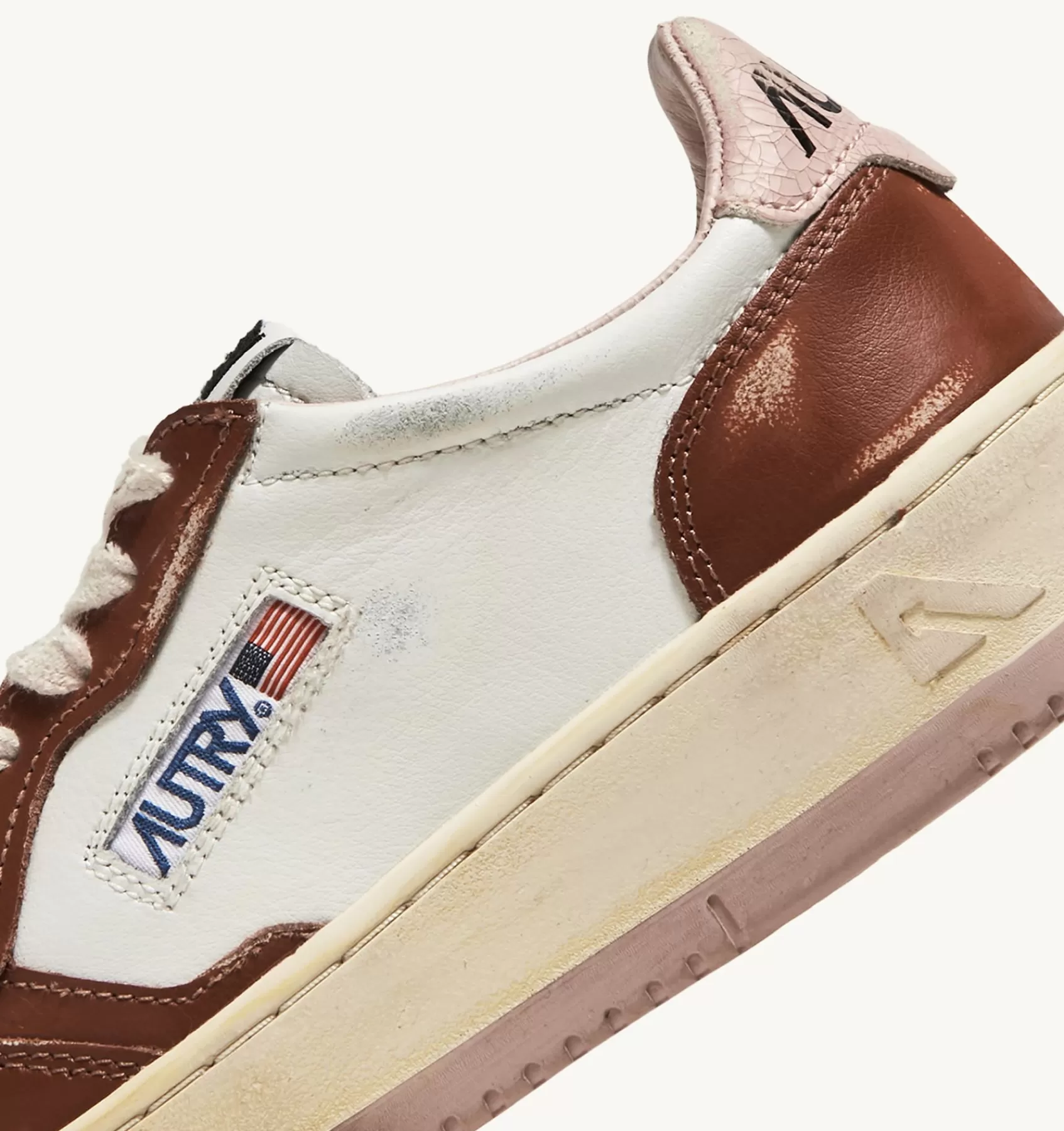 Männer AUTRY Sneakers Medalist Low Super Vintage Aus Leder In Weiss, Braun Und Rosa