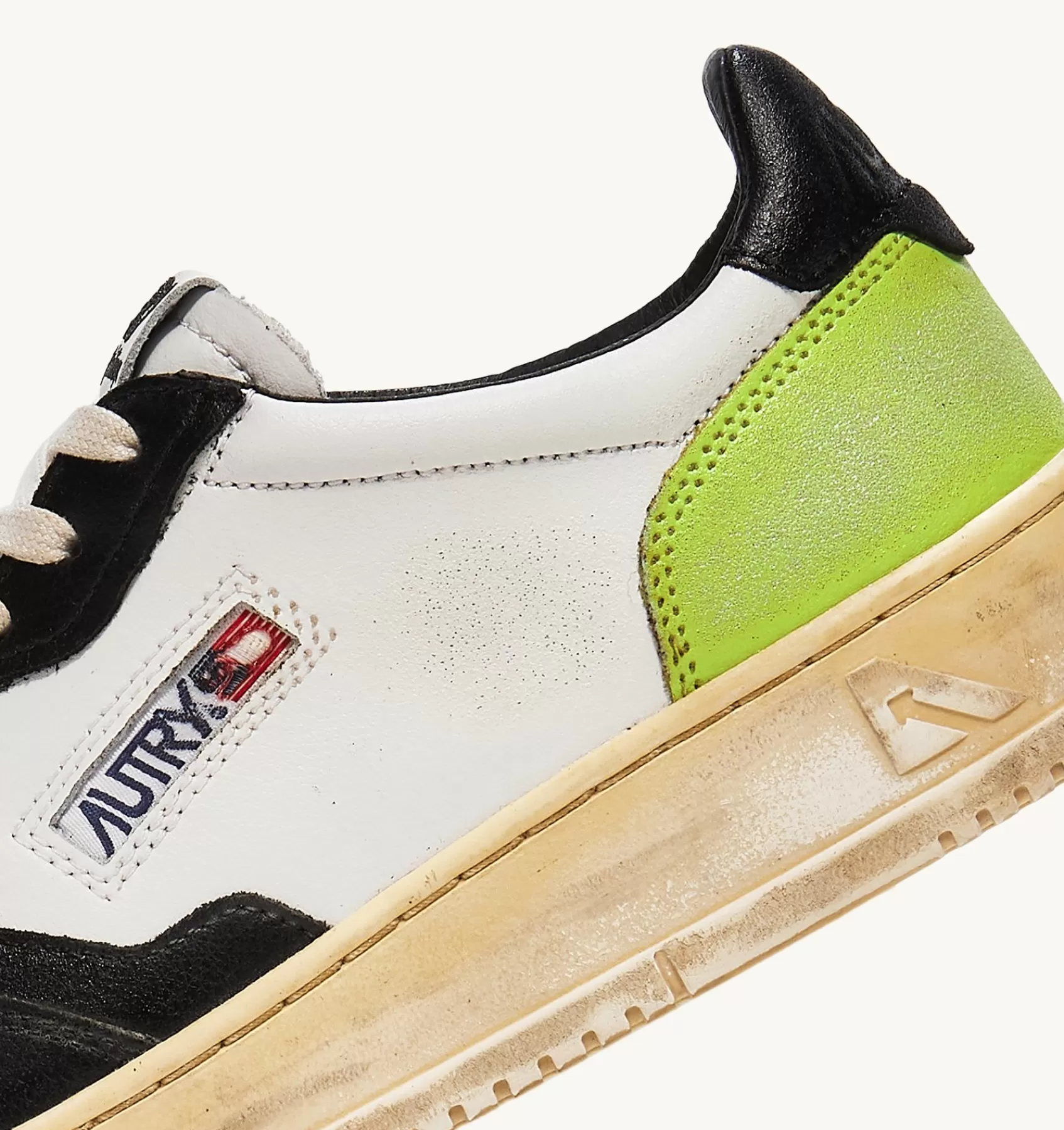Männer AUTRY Sneakers Medalist Low Super Vintage Aus Leder In Weiss, Schwarz Und Grun