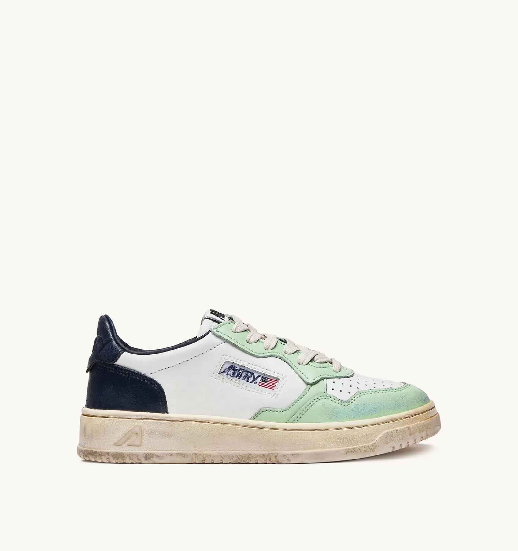 Männer AUTRY Sneakers Medalist Low Super Vintage Aus Leder In Weiss Und Nile Blue