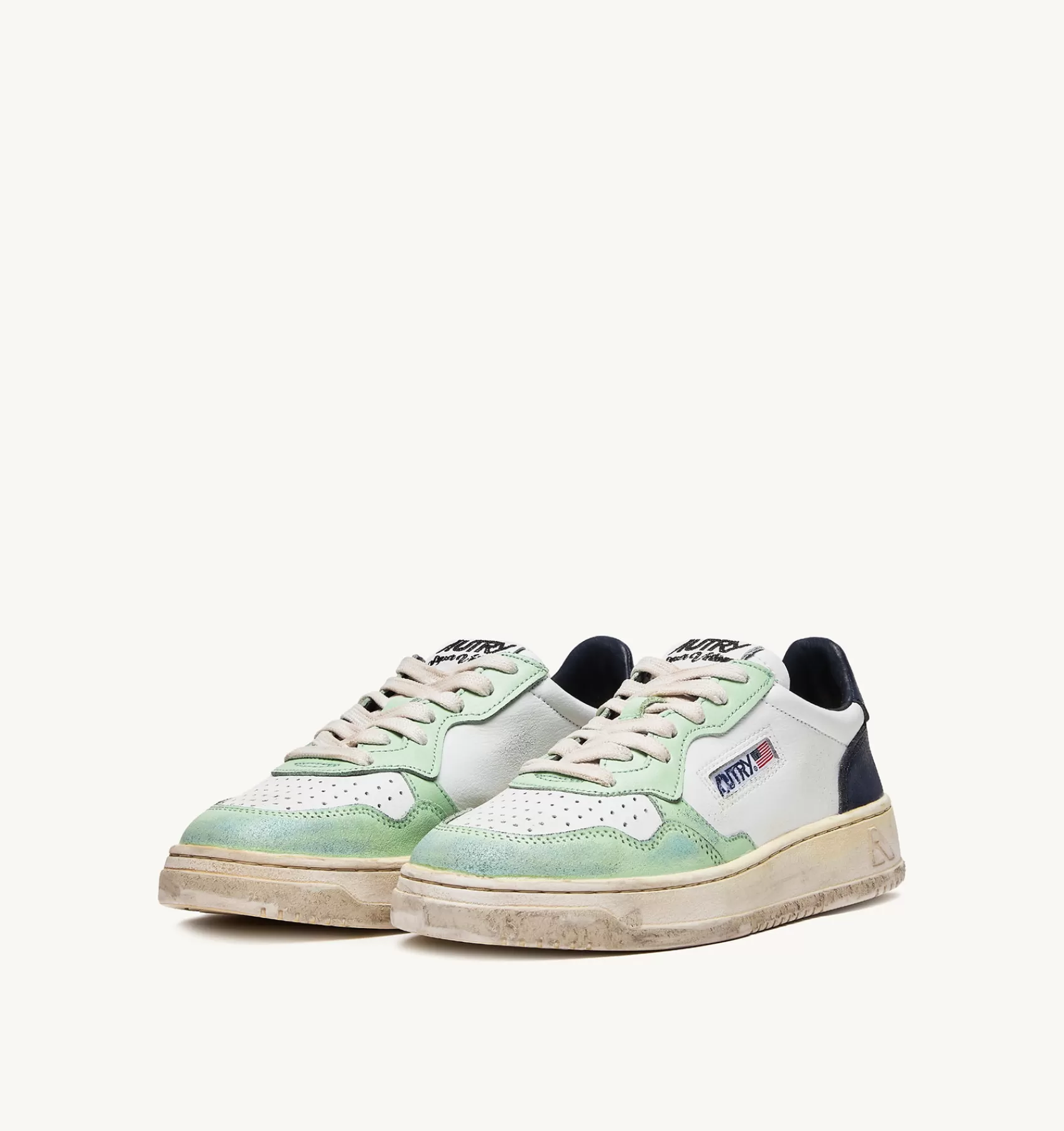 Männer AUTRY Sneakers Medalist Low Super Vintage Aus Leder In Weiss Und Nile Blue