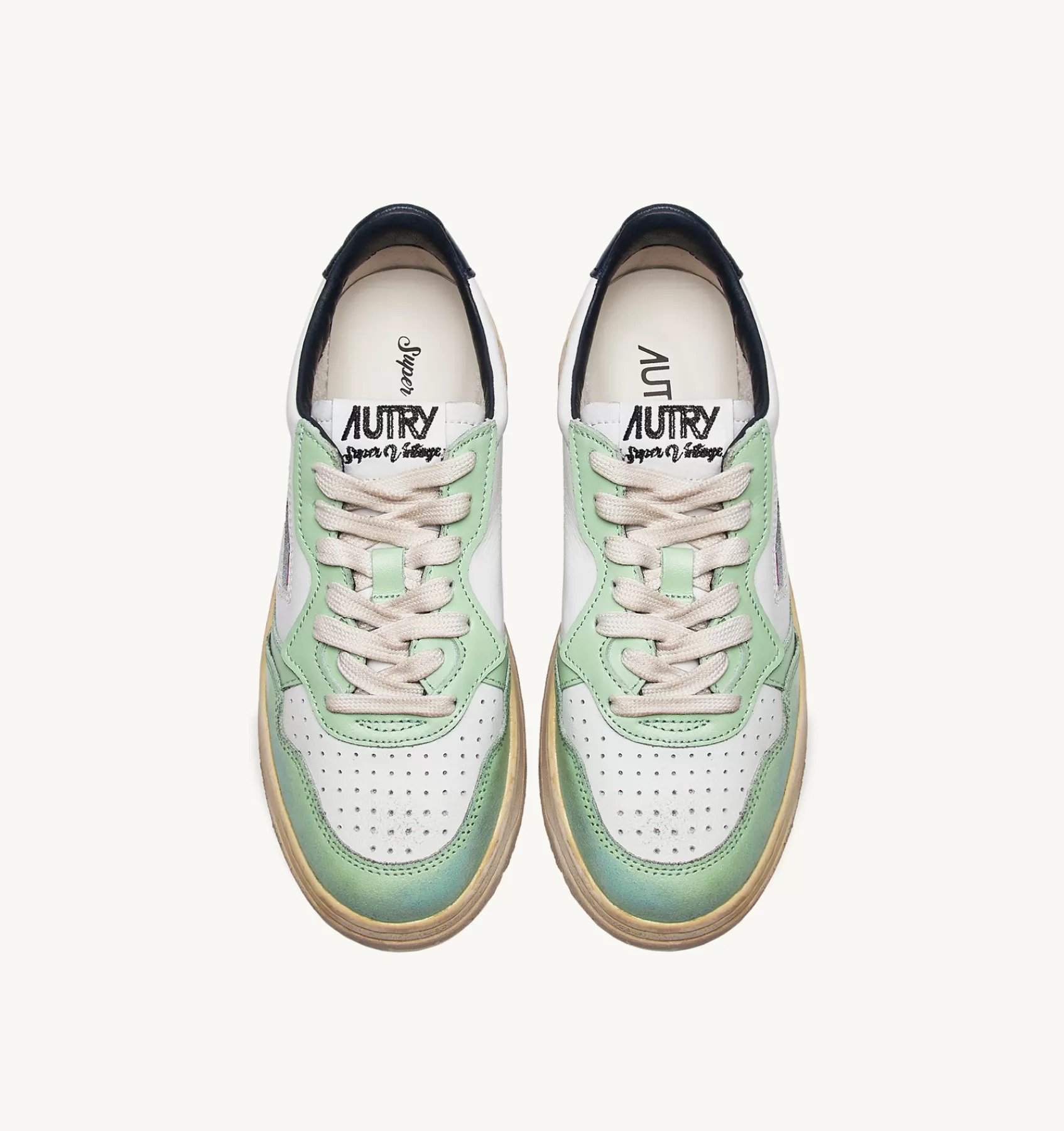 Männer AUTRY Sneakers Medalist Low Super Vintage Aus Leder In Weiss Und Nile Blue