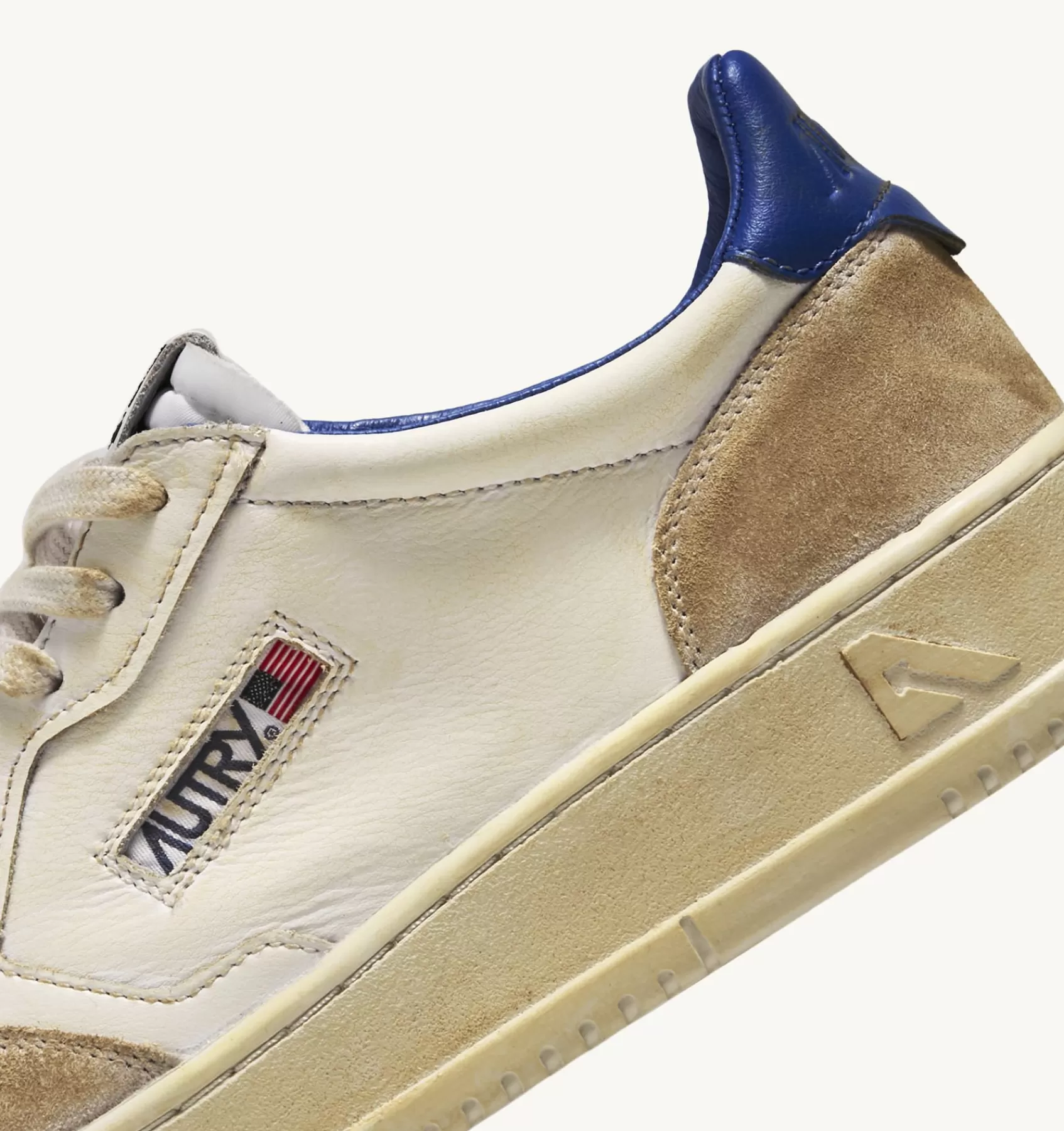 Männer AUTRY Sneakers Medalist Low Super Vintage Aus Leder Yellowing Mit Weiss Und Blau