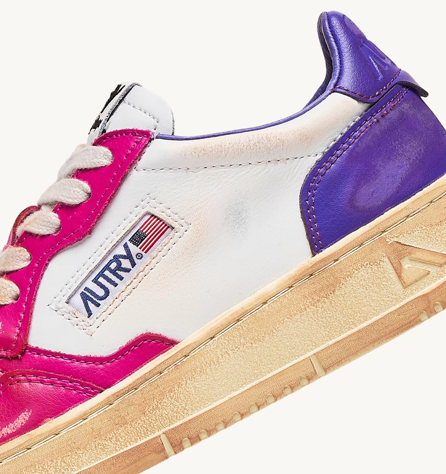 Frauen AUTRY Sneakers Medalist Low Super Vintage Aus Weissem Leder In Lila Und Rosa