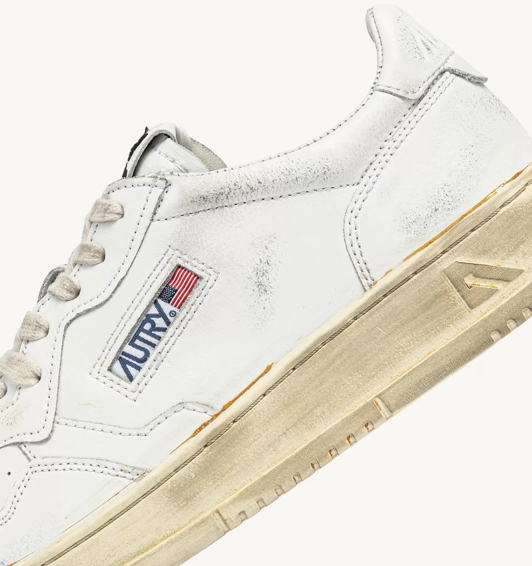 Männer AUTRY Sneakers Medalist Low Super Vintage Low Mit Glue Finish In Weissem Leder