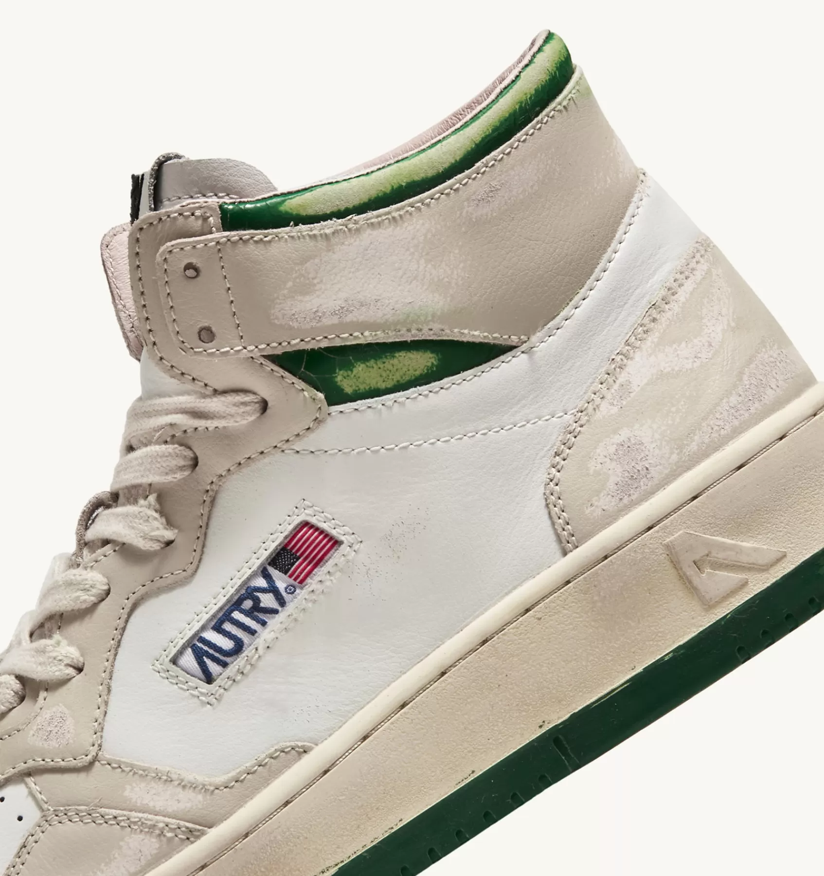 Frauen AUTRY Sneakers Medalist Mid Super Vintage Aus Leder In Weiss, Elfenbein Und Grun