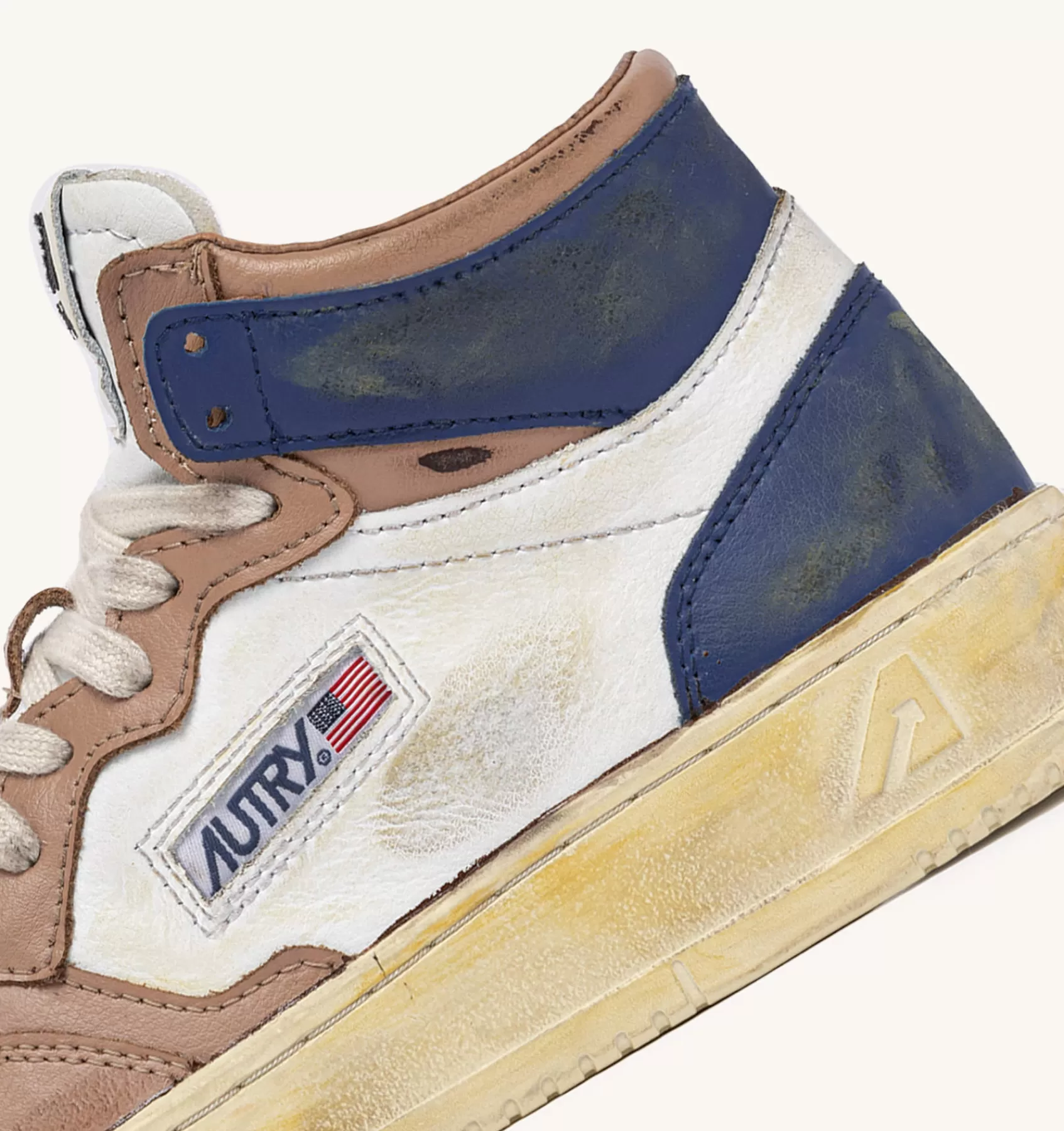 Frauen AUTRY Sneakers Medalist Mid Super Vintage Aus Leder In Weiss, Kaffee-Farbe Und Hellblau