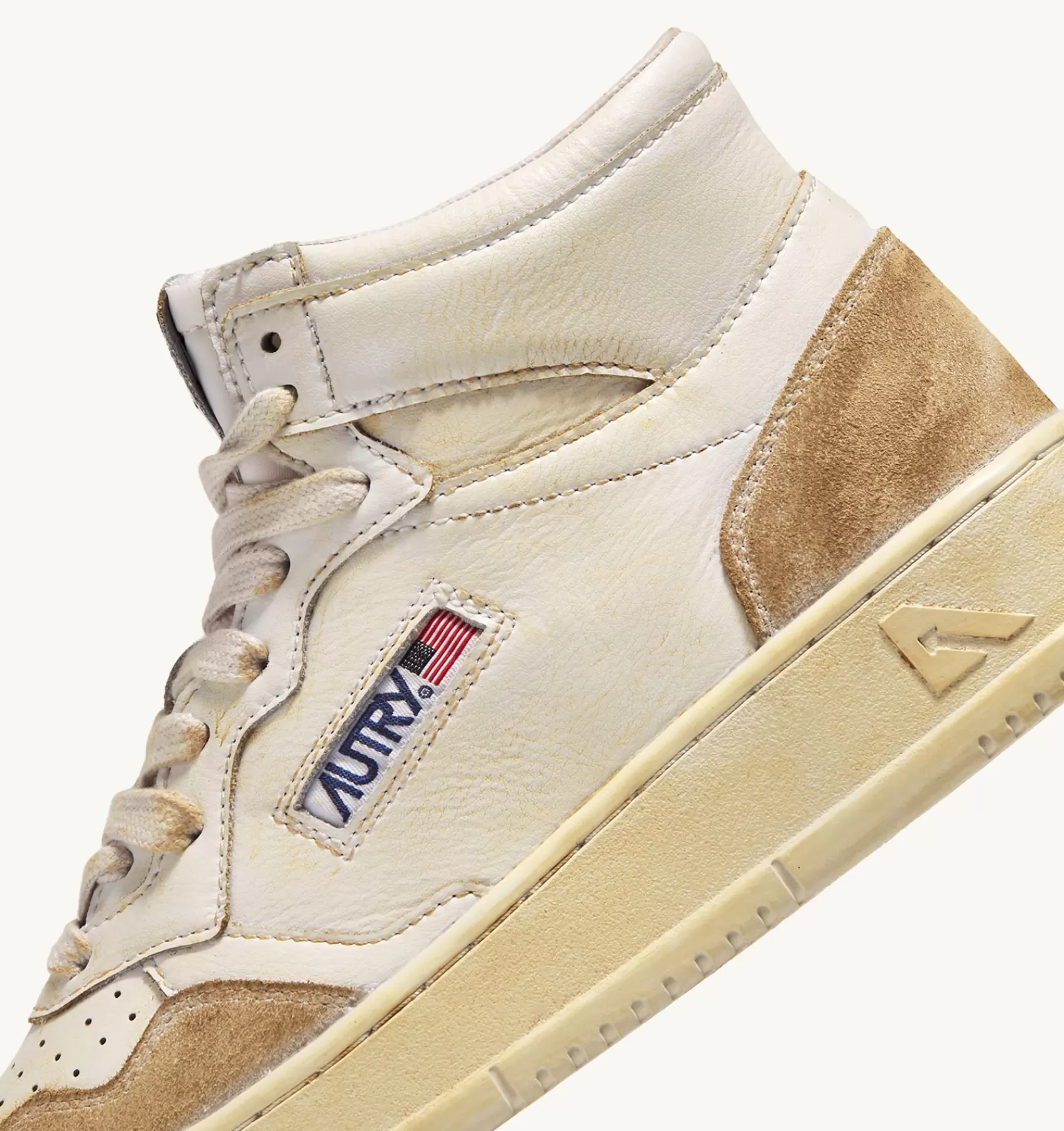 Männer AUTRY Sneakers Medalist Mid Super Vintage Aus Leder Yellowing Weiss