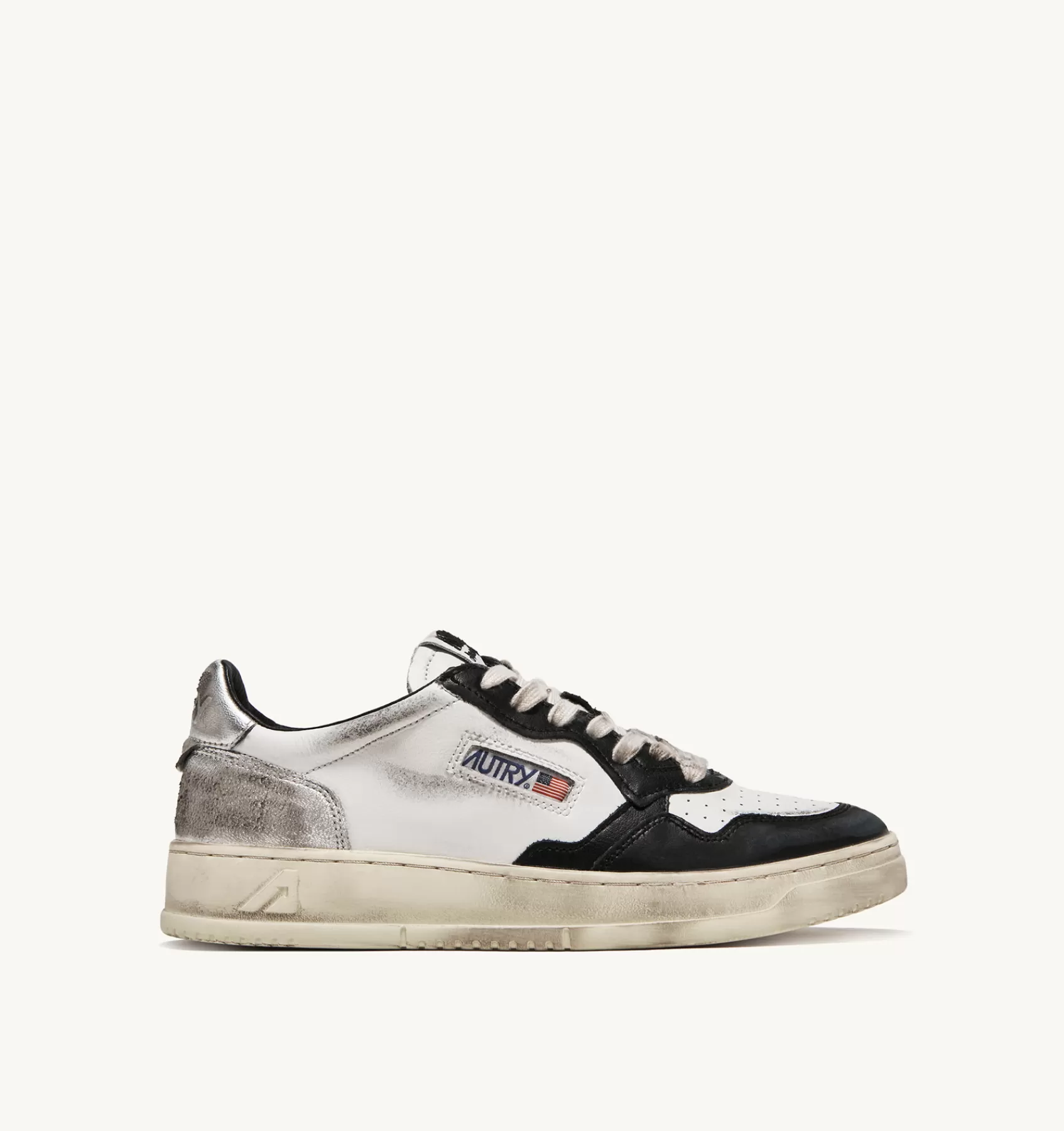 Frauen AUTRY Sneakers Super Vintage Low Aus Leder In Weiss, Schwarz Und Silber